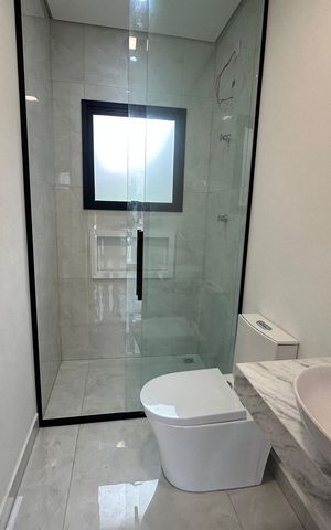 Casa à venda com 137m², 3 quartos e 2 vagas Casa à venda com 137m², 3 quartos e 2 vagasBanheiro da Suíte 1