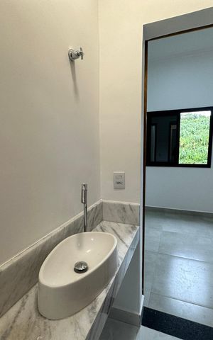 Casa à venda com 137m², 3 quartos e 2 vagas Casa à venda com 137m², 3 quartos e 2 vagasBanheiro das Suítes 2 e 3