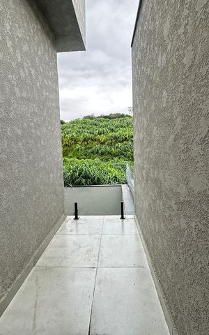 Casa à venda com 137m², 3 quartos e 2 vagas Casa à venda com 137m², 3 quartos e 2 vagasVaranda