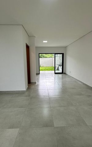 Casa à venda com 137m², 3 quartos e 2 vagas Casa à venda com 137m², 3 quartos e 2 vagasSala