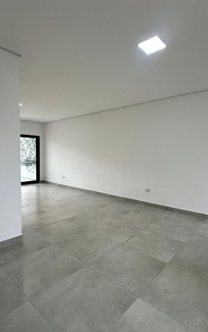 Casa à venda com 137m², 3 quartos e 2 vagas Casa à venda com 137m², 3 quartos e 2 vagasSala