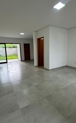 Casa à venda com 137m², 3 quartos e 2 vagas Casa à venda com 137m², 3 quartos e 2 vagasSala
