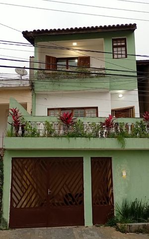 Casa para alugar com 150m², 4 quartos e 1 vaga Casa para alugar com 150m², 4 quartos e 1 vagaFachada