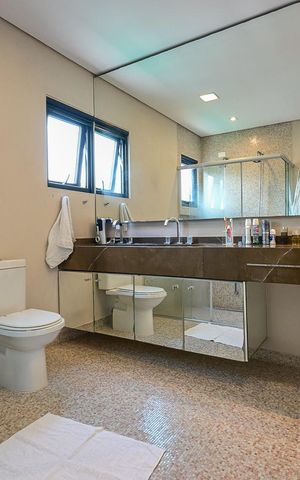 Casa à venda com 450m², 4 quartos e 4 vagasBanheiro da Suíte 1