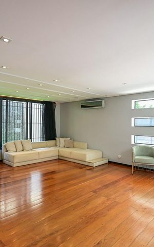 Casa à venda com 450m², 4 quartos e 4 vagasSala