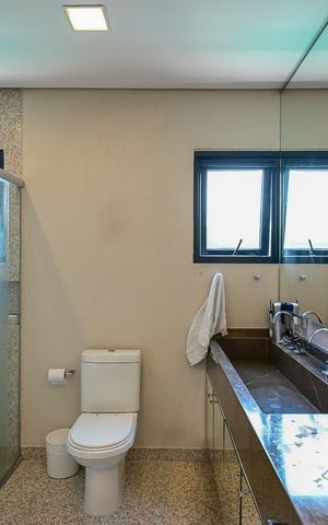 Casa à venda com 450m², 4 quartos e 4 vagasBanheiro da Suíte 1