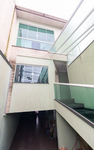 Casa à venda com 368m², 3 quartos e 4 vagas Casa à venda com 368m², 3 quartos e 4 vagasfachada