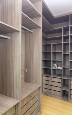 Casa à venda com 368m², 3 quartos e 4 vagas Casa à venda com 368m², 3 quartos e 4 vagasCloset