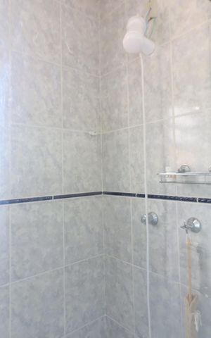 Casa à venda com 180m², 2 quartos e 5 vagasBanheiro da Suíte 2