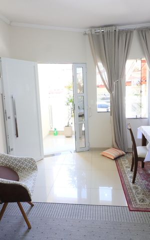 Casa à venda com 180m², 2 quartos e 5 vagasSala