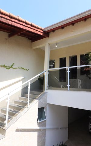 Casa à venda com 180m², 2 quartos e 5 vagasFachada