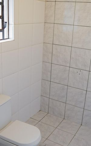 Casa para alugar com 253m², 4 quartos e 5 vagas Casa para alugar com 253m², 4 quartos e 5 vagasBanheiro piso superior