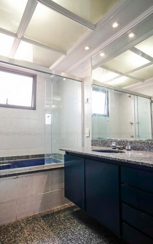 Apartamento para alugar com 196m², 4 quartos e 4 vagasBanheiro da suíte 1