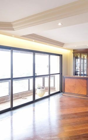 Apartamento para alugar com 196m², 4 quartos e 4 vagasSala