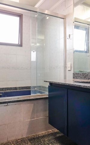 Apartamento para alugar com 196m², 4 quartos e 4 vagasBanheiro da suíte 1