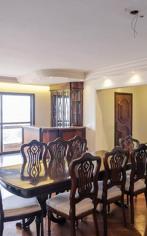 Apartamento para alugar com 196m², 4 quartos e 4 vagasSala