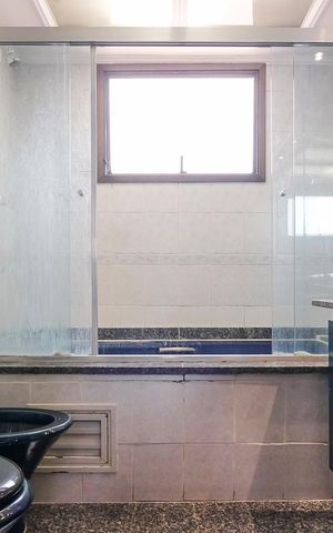 Apartamento para alugar com 196m², 4 quartos e 4 vagasBanheiro da suíte 1
