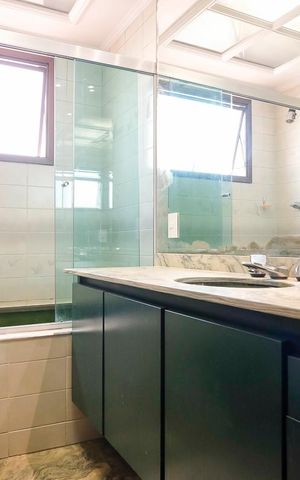 Apartamento para alugar com 196m², 4 quartos e 4 vagasBanheiro