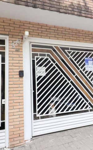 Casa à venda com 211m², 4 quartos e 2 vagasFachada