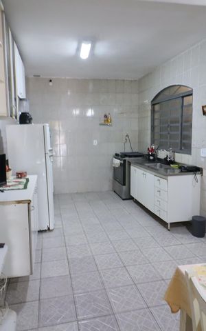 Casa à venda com 211m², 4 quartos e 2 vagasCozinha