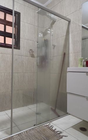 Casa à venda com 150m², 3 quartos e 2 vagas Casa à venda com 150m², 3 quartos e 2 vagasBanheiro 2