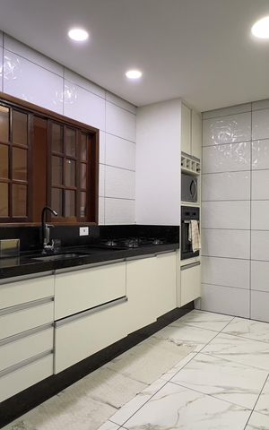 Casa à venda com 150m², 3 quartos e 2 vagas Casa à venda com 150m², 3 quartos e 2 vagasCozinha