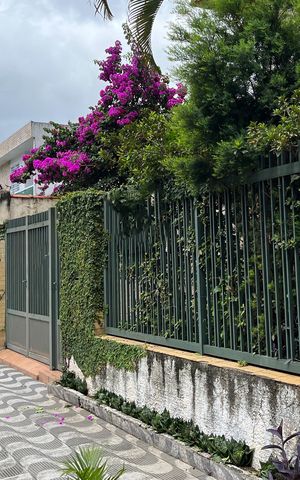 Casa para alugar com 250m², 3 quartos e 5 vagasPlaca instalada