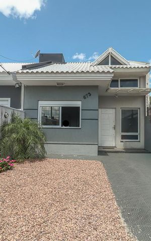 Casa à venda com 84m², 2 quartos e 2 vagasFachada