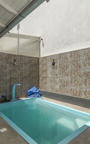 Casa à venda com 84m², 2 quartos e 2 vagasFundos
