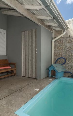 Casa à venda com 84m², 2 quartos e 2 vagasFundos