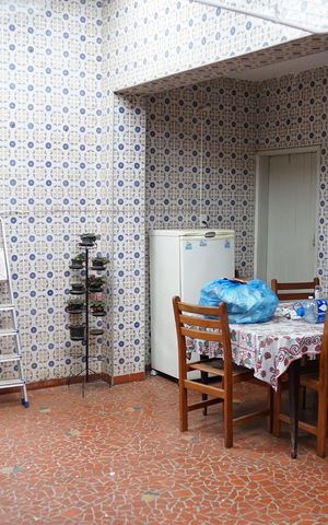 Casa à venda com 300m², 3 quartos e 6 vagasQuintal dos fundos dispensas
