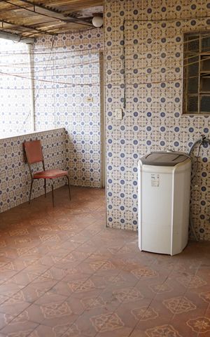 Casa à venda com 300m², 3 quartos e 6 vagasVaranda casa 2 fundos