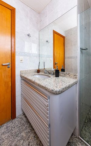 Apartamento à venda com 197m², 4 quartos e 2 vagas Apartamento à venda com 197m², 4 quartos e 2 vagasBanheiro Social