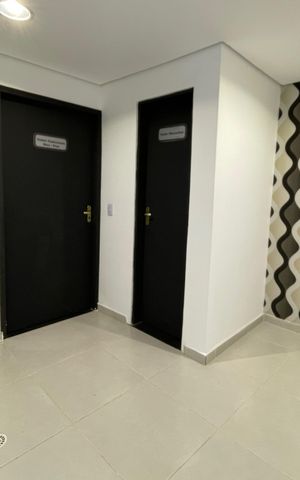 Studio à venda com 30m², 1 quarto e sem vaga Studio à venda com 30m², 1 quarto e sem vagaBanheiros salão de festas