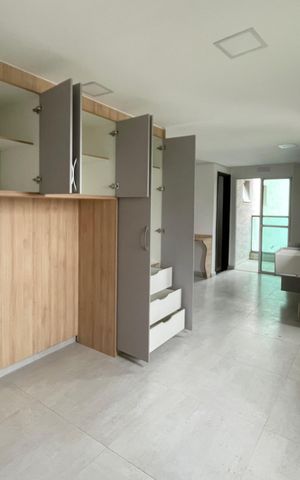 Studio à venda com 30m², 1 quarto e sem vaga Studio à venda com 30m², 1 quarto e sem vagaQuarto-armários