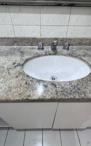 Casa de condomínio à venda com 480m², 3 quartos e 2 vagas Casa de condomínio à venda com 480m², 3 quartos e 2 vagasSuíte 1 - Banheiro