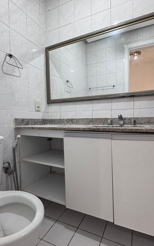 Casa de condomínio à venda com 480m², 3 quartos e 2 vagas Casa de condomínio à venda com 480m², 3 quartos e 2 vagasSuíte 1 - Banheiro