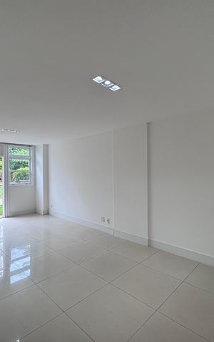 Casa de condomínio à venda com 480m², 3 quartos e 2 vagas Casa de condomínio à venda com 480m², 3 quartos e 2 vagasSala