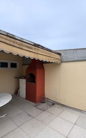 Casa de condomínio à venda com 480m², 3 quartos e 2 vagas Casa de condomínio à venda com 480m², 3 quartos e 2 vagasTerraço
