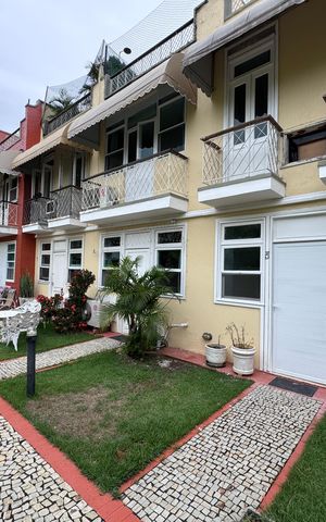 Casa de condomínio à venda com 480m², 3 quartos e 2 vagas Casa de condomínio à venda com 480m², 3 quartos e 2 vagasFachada