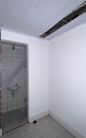 Casa de condomínio à venda com 480m², 3 quartos e 2 vagas Casa de condomínio à venda com 480m², 3 quartos e 2 vagasÁrea de Serviço - Quarto