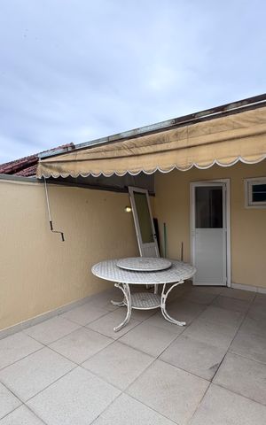 Casa de condomínio à venda com 480m², 3 quartos e 2 vagas Casa de condomínio à venda com 480m², 3 quartos e 2 vagasTerraço