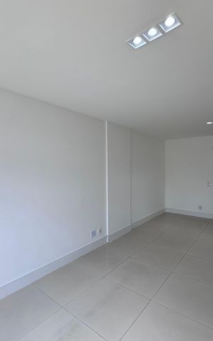 Casa de condomínio à venda com 480m², 3 quartos e 2 vagas Casa de condomínio à venda com 480m², 3 quartos e 2 vagasSala