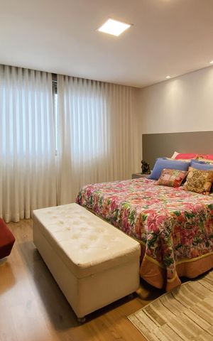 Apartamento à venda com 240m², 4 quartos e 5 vagas Apartamento à venda com 240m², 4 quartos e 5 vagasSuite 1
