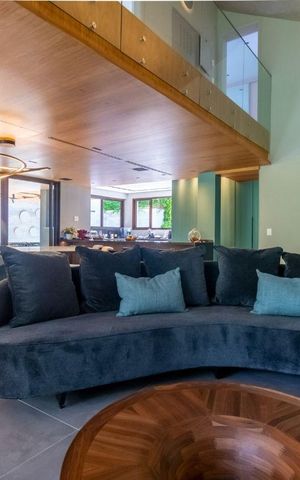 Casa de condomínio à venda com 860m², 3 quartos e 3 vagas