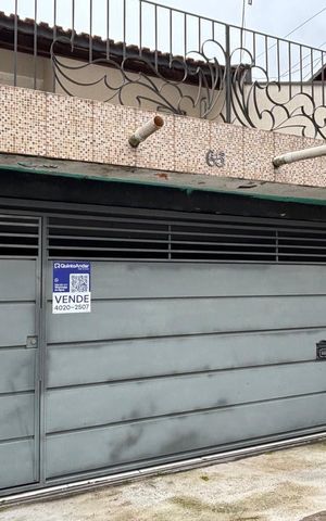 Casa à venda com 189m², 3 quartos e 2 vagas Casa à venda com 189m², 3 quartos e 2 vagasFachada