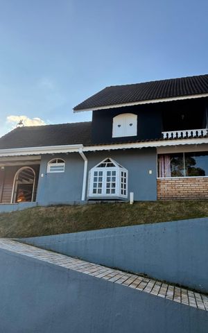 Casa de condomínio para alugar com 790m², 3 quartos e 4 vagas Casa de condomínio para alugar com 790m², 3 quartos e 4 vagasFachada