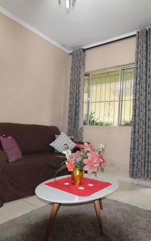 Casa à venda com 240m², 2 quartos e 2 vagasSala