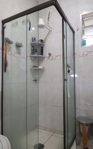 Casa à venda com 240m², 2 quartos e 2 vagasBanheiro 