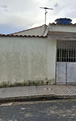 Casa à venda com 240m², 2 quartos e 2 vagas Casa à venda com 240m², 2 quartos e 2 vagasFachada